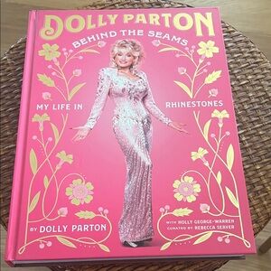#0965** Dolly Parton 'Behind the Seams' Book